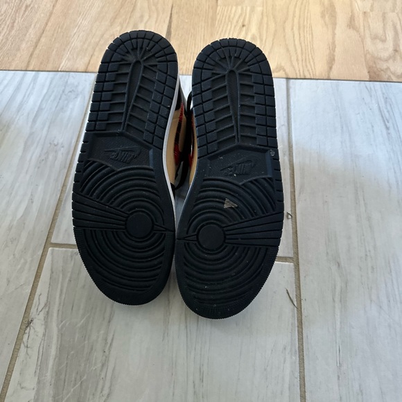 Air Jordan 1 Tartan Swoosh - Mid like new.im willing to trade - Picture 4 of 4